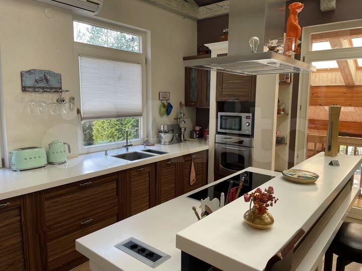 Дом 320 м² на участке 6 сот.