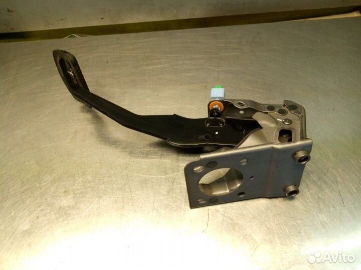 Педаль тормоза Mitsubishi Outlander Xl CW4W 4B11