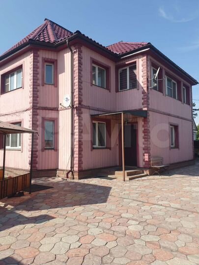 Коттедж 200 м² на участке 8,5 сот.