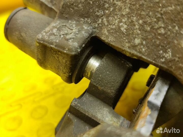 Суппорт задний левый Mercedes-Benz W212 OM651.924