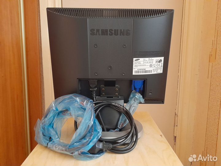 Монитор Samsung Syncmaster 510N 15