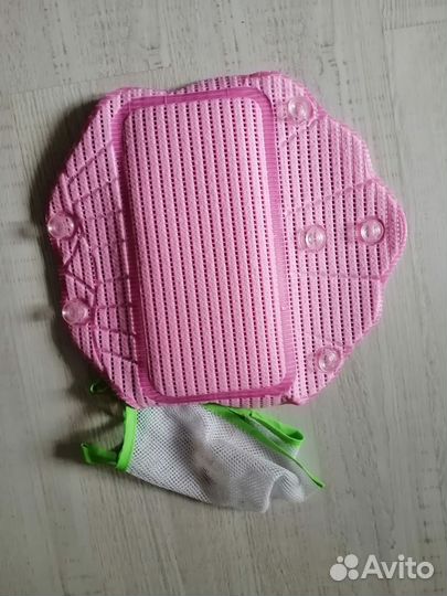 Подушка на присосках в ванну