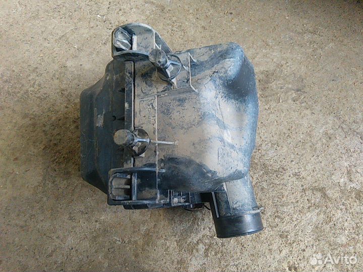 Корпус воздушного фильтра Nissan Juke F15