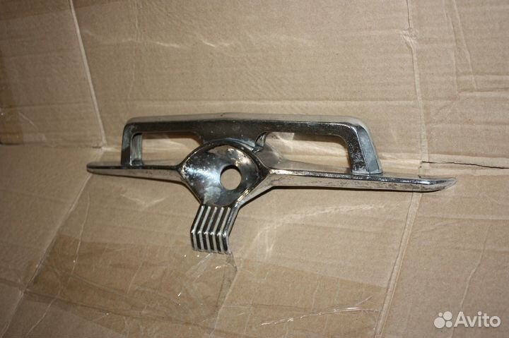 Волга газ-22 ручка багажника птица