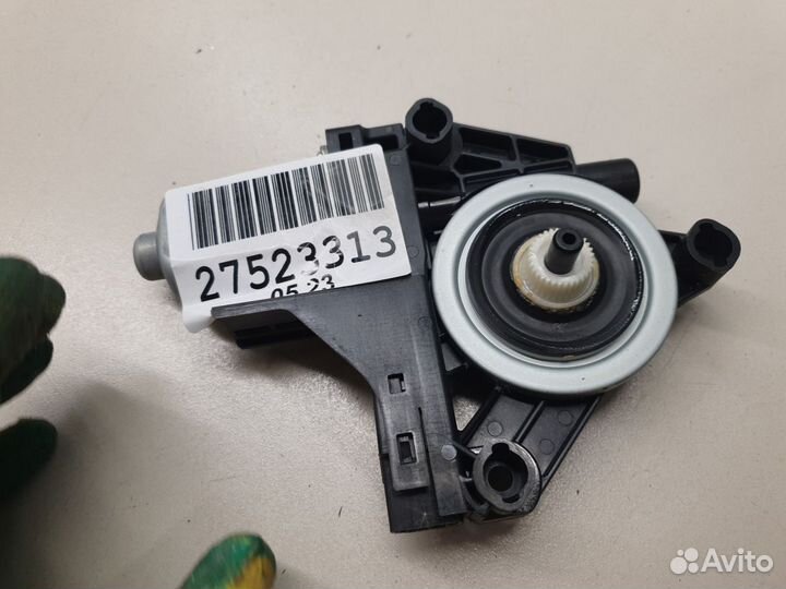 Моторчик стеклоподъёмника задний правый Volvo S60