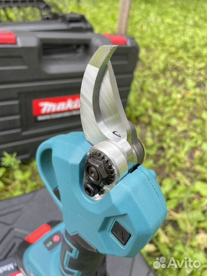 Аккумуляторный кабелерез Makita