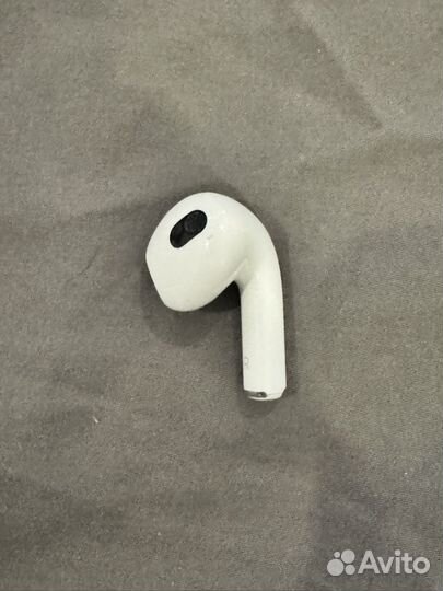 Два наушника airpods 3