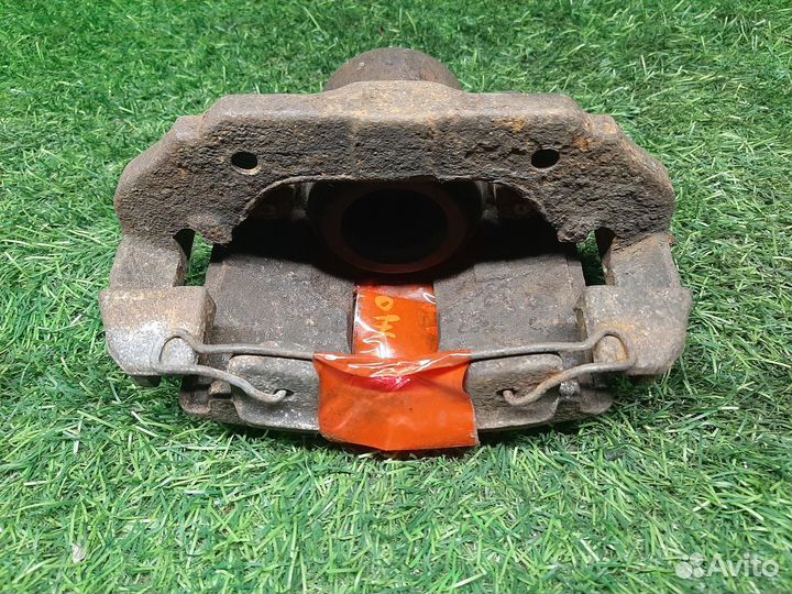 Суппорт передний левый на Ford Fusion