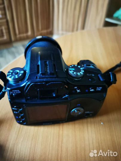 Зеркальный фотоаппарат с профессиональной вспышкой