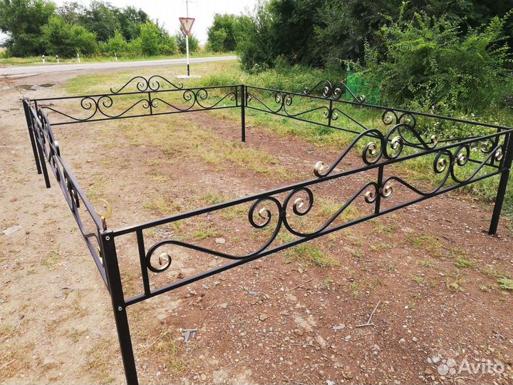 Оградки и кресты