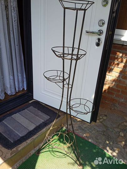 Подставка для цветов напольная металлическая