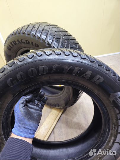 Goodyear UltraGrip Ice 215/65 R16