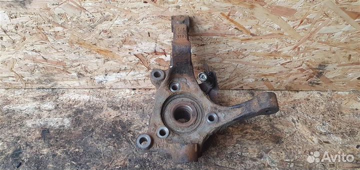 Кулак поворотный передний правый Chevrolet Captiv