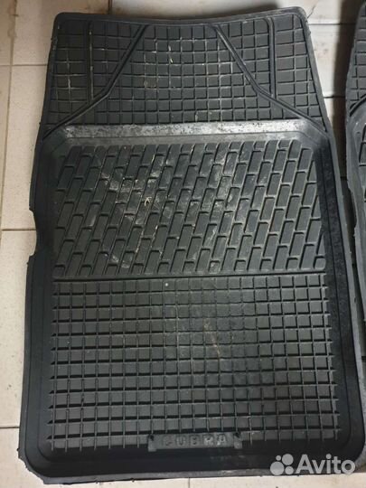 Два резиновых передних универсальные коврика