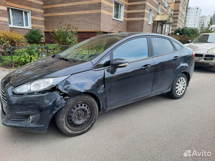 Ford Fiesta 1.6 МТ, 2016, битый, 150 676 км