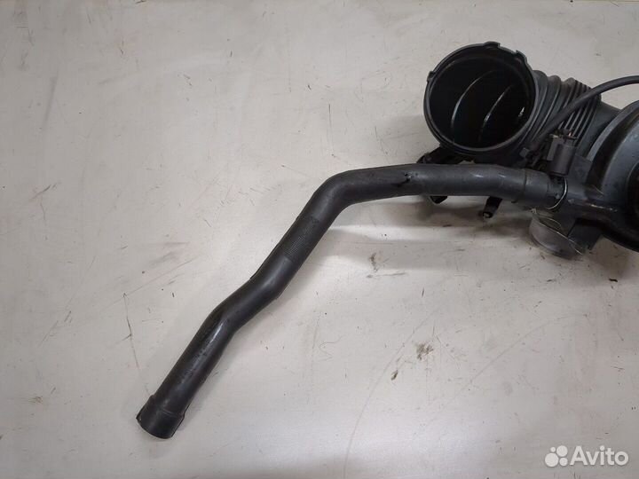 Патрубок воздушного фильтра Mercedes C W204, 2010