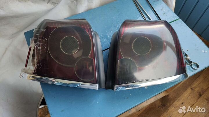 Фары на toyota avensis