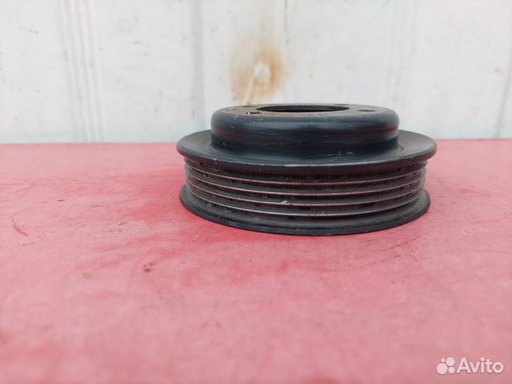 Шкив помпы BMW 7 E32