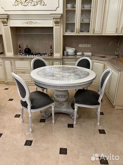 Стол и Стулья