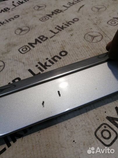 Молдинг двери передний правый Mercedes Ml W164