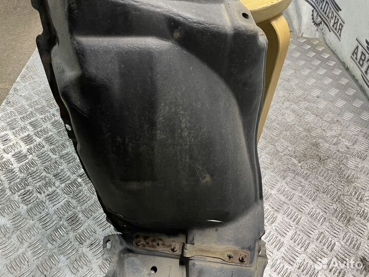 Подкрылок передний правый Toyota Prius 30