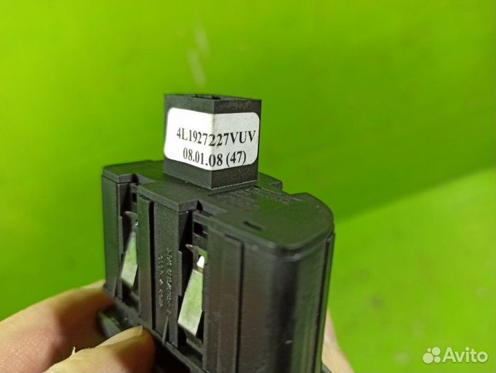 Кнопка открывания бардачка Audi Q7 4L 4.2 BAR 2008