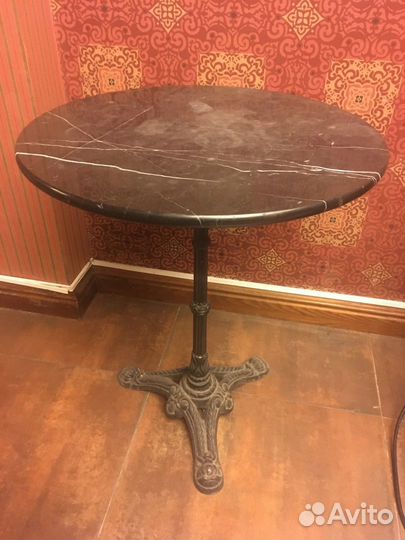 Мраморный стол