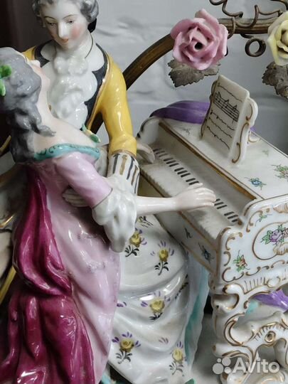 Лампа настольная статуэтка фарфоровая