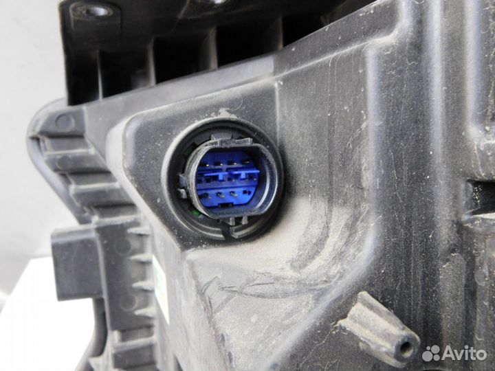 Фара правая Kia Sorento