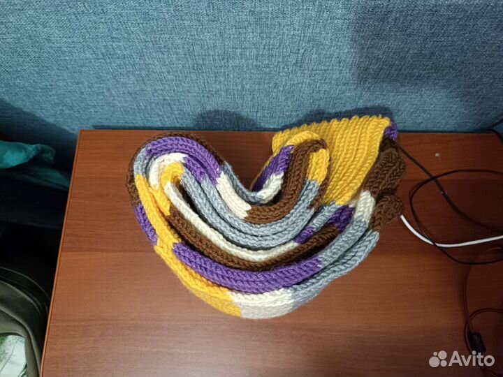 Длинный вязаный шарф