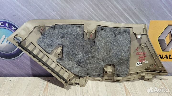 Обшивка багажника Kia sorento XM Лев