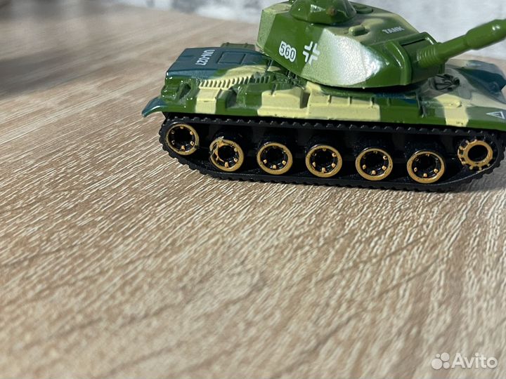 Игрушечный танк