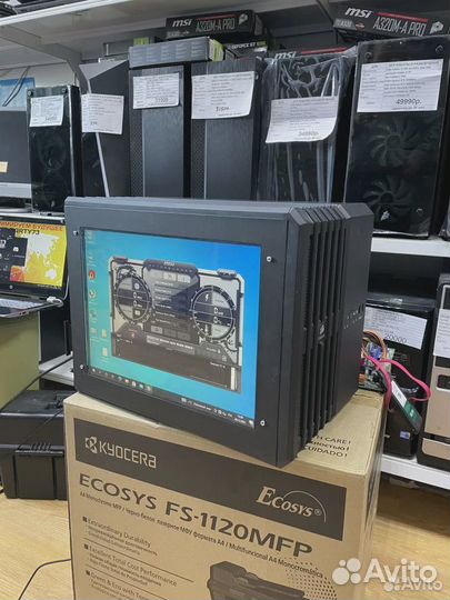 Компьютерный корпус с экраном (эксклюзив)