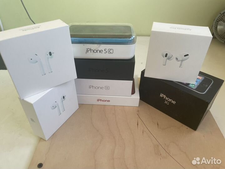 Коробки Apple iPhone 3G, SE, 5s, 5c, 12 и airpods