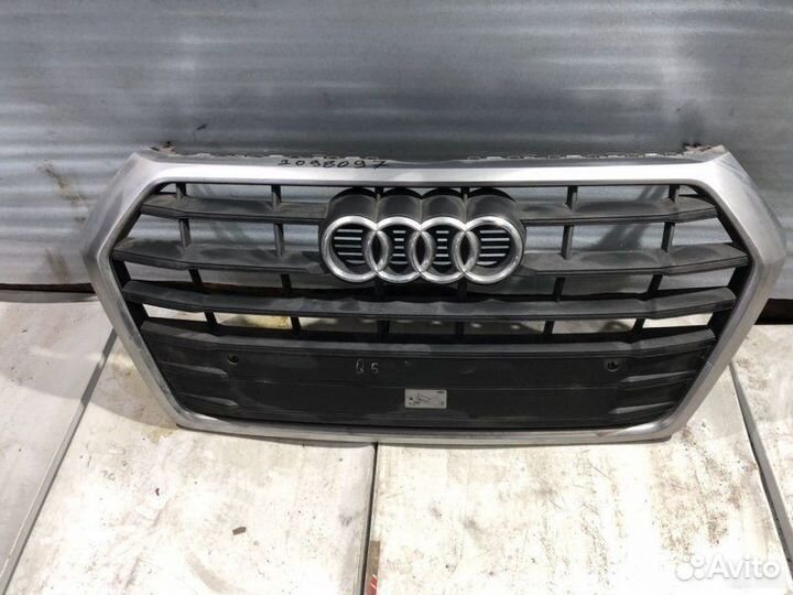 Решетка радиатора Audi Q5 8R