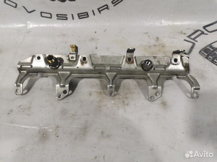 Рейка топливная Volkswagen Passat B6 2005-2010