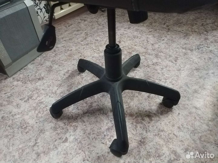 Офисное компьютерное кресло