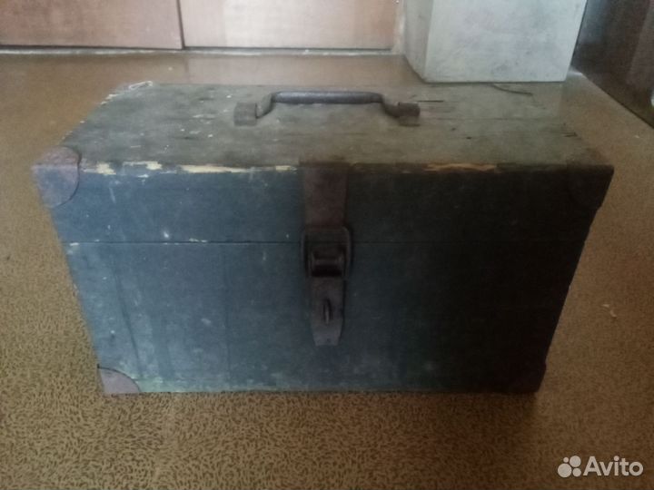 Деревянный ящик под инструменты