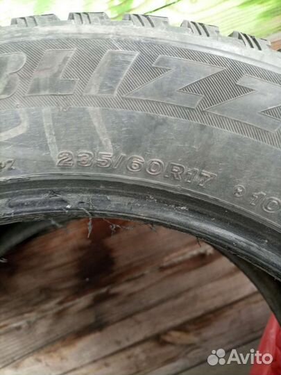 Bridgestone Blizzak Spike-01 235/60 R17