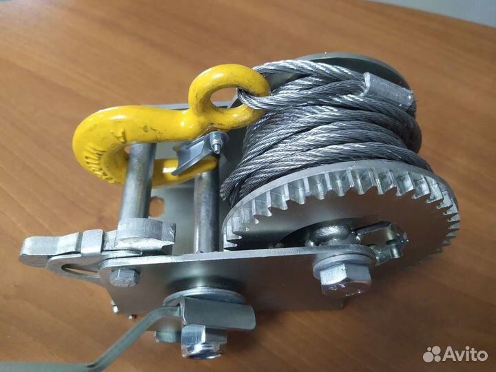 Лебедка ручная с тросом 8 м на 800 кг