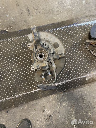 Кулаки передние Toyota Camry 50 2.5