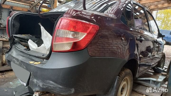 LADA Granta 1.6 МТ, 2013, битый, 65 000 км