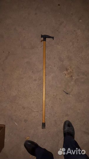 Трость деревянная с пластмассовой ручкой