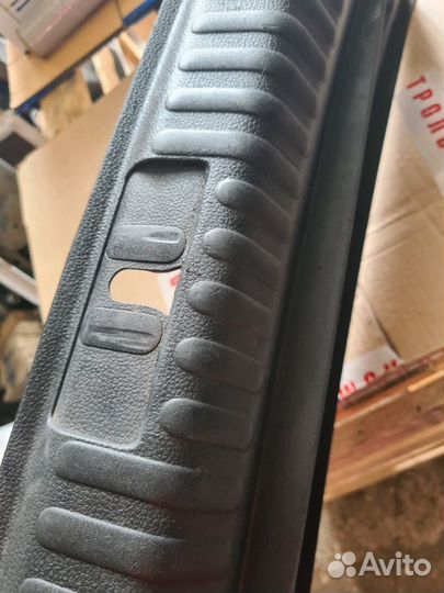 Обшивка багажника Volkswagen Tiguan 2010