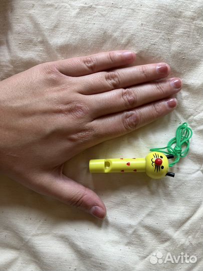 Свисток детский на шнурке