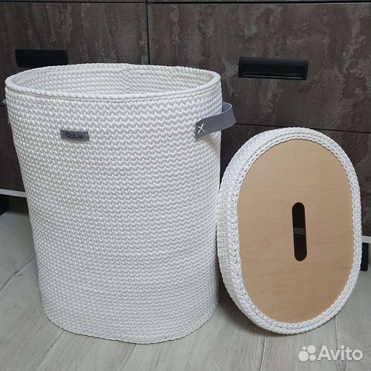 Вязаная бельевая корзина