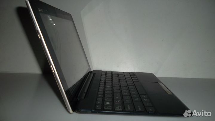 Планшет-трансформер Asus TF300T неисправный