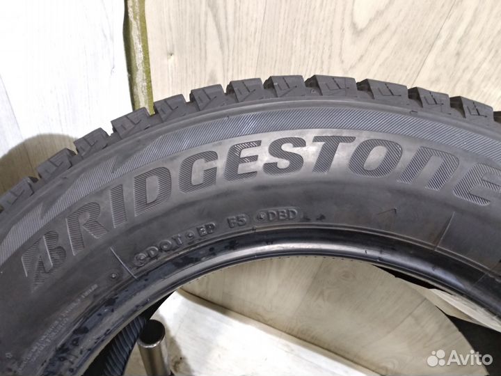 Bridgestone Blizzak DM-V2 225/65 R17