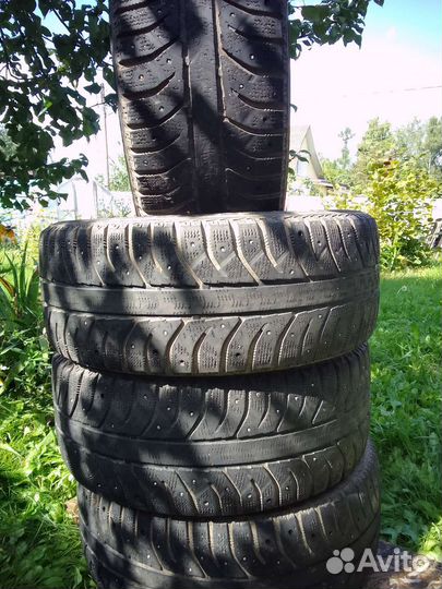 Bridgestone B700 215/50 R17
