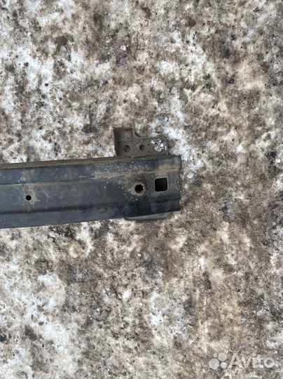 Задний усилитель бампера fiat Grande Punto